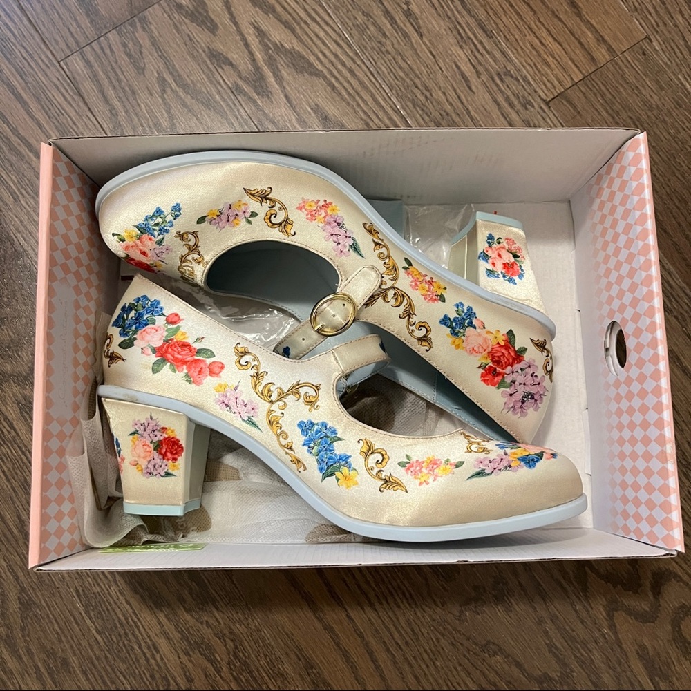 Hot Chocolate Design Isabelle mid-heeled shoes, NWT Size 10